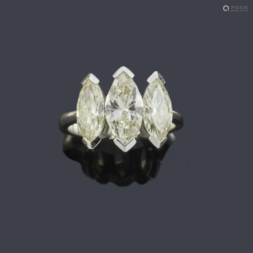 Ring with three marquis cut diamonds of approx. 3.29 ct