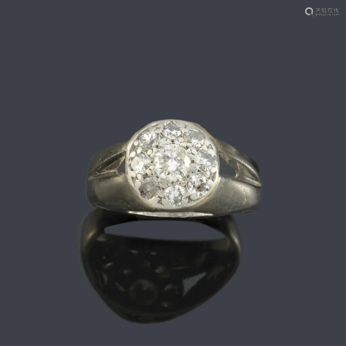 Ring with diamond rosette of approx. 0.86 ct in total