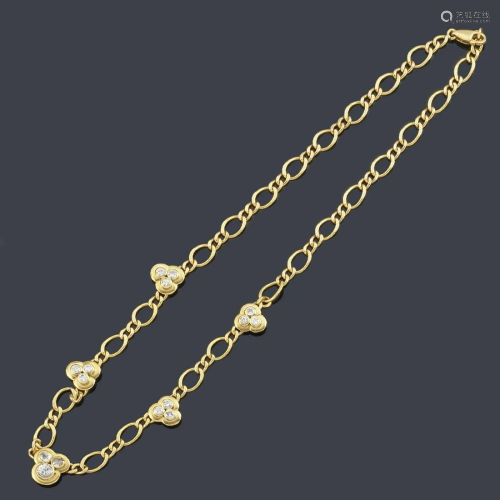 Necklace with five clover-shaped motifs with diamonds