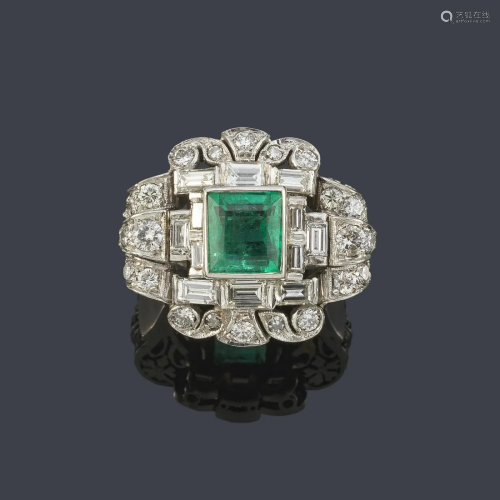 Ring with Colombian central emerald of approx. 3.70 ct