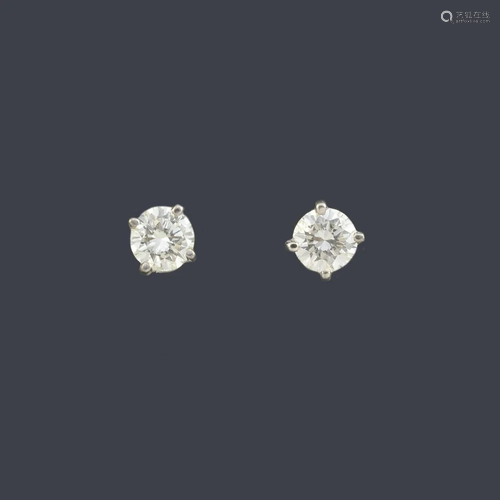 Sleepers with a pair of diamonds of approx. 0.60 ct in