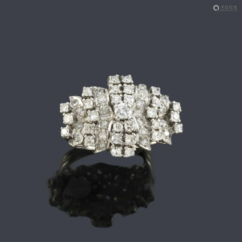 Brilliant cut and 8/8 diamond front ring of approx.