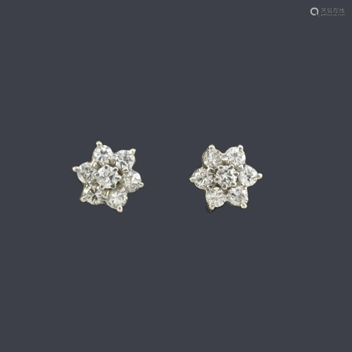 Rosette-shaped earrings with diamonds of approx. 0.60