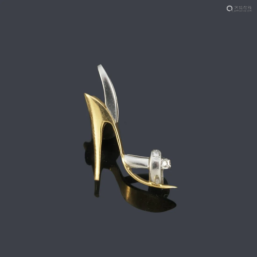 Stiletto shoe pendant in 18K white and yellow gold and