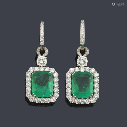 Important long earrings with a pair of emerald-cut