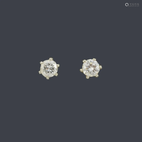 Sleepers with a pair of diamonds of approx. 0.45 ct and