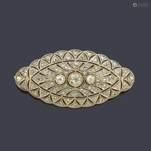 Brooch-plaque with openwork motifs with rose and