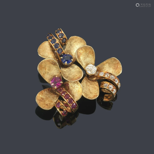 Floral brooch with rubies, sapphires and diamonds in