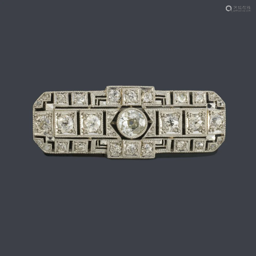 Brooch-plaque with old-cut diamonds of approx. 3.18 ct