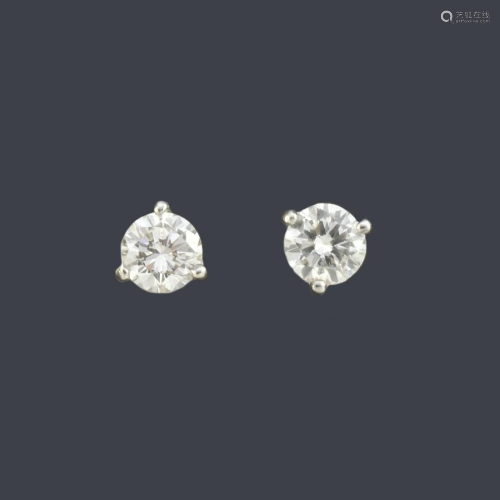 Sleepers with a pair of diamonds of approx. 1.20 ct