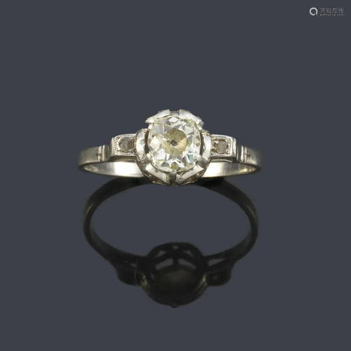 Ring with antique cushion cut diamond of approx. 0.64