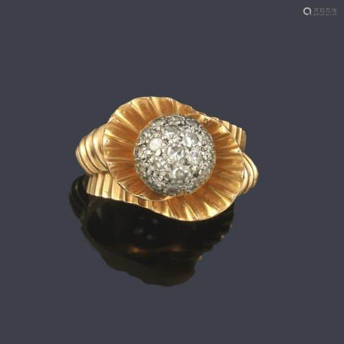 Retro ring with a center of 8/8 cut diamonds with a