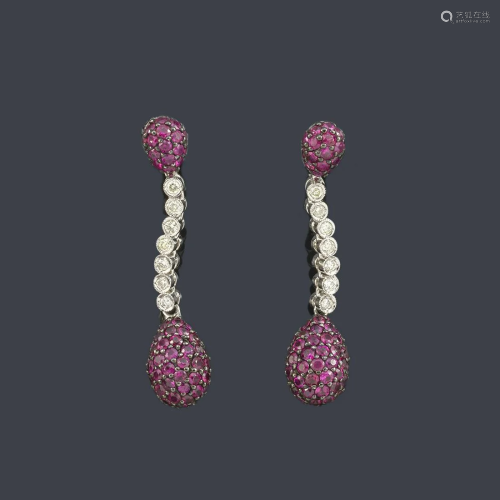 Long earrings with diamonds and rubies of approx. 4.70