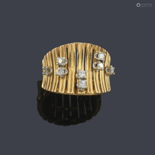 Retro ring with 18K yellow gold bands on the front and