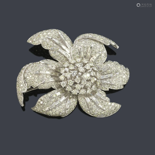 Floral brooch with baguette and brilliant cut diamonds