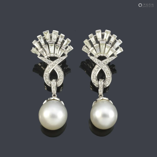 Long earrings with a pair of pearls of approx. 14.60mm