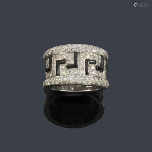 ALDAO Ring with a front set with brilliants of
