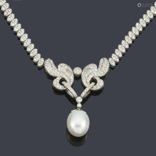 Articulated necklace with diamonds and a large pearl of