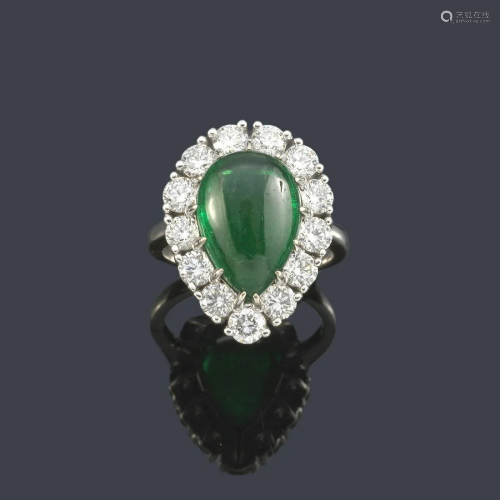 Ring with cabochon goatee cut emerald approx. 6.10 ct