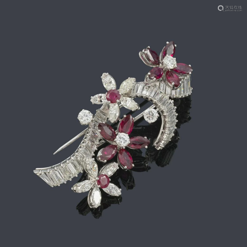 Brooch with a floral motif with rubies and baguette-cut