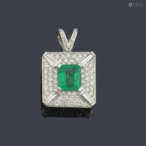 Pendant with an emerald cut Colombian emerald of