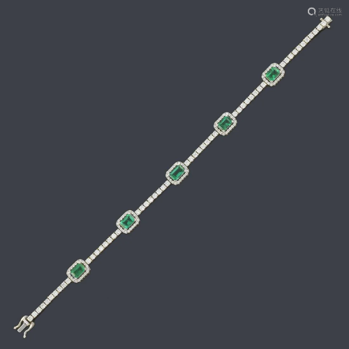 Bracelet with five emeralds of approx. 2.76 ct with