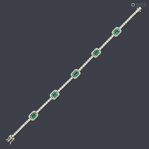 Bracelet with five emeralds of approx. 2.76 ct with