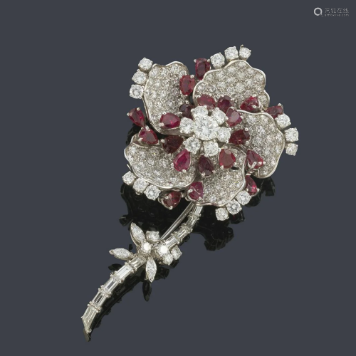 Flower-shaped brooch with goatee-cut rubies and