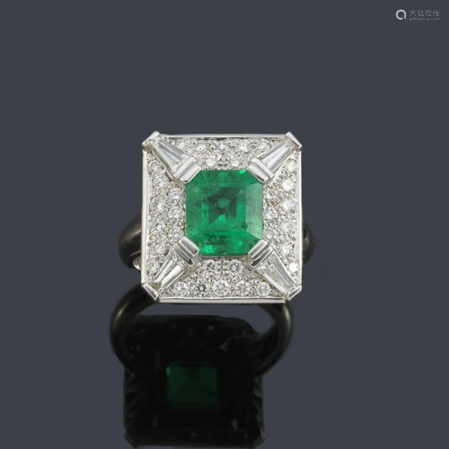 Ring with central Colombian emerald of approx. 1.99 ct
