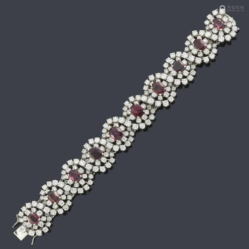 Bracelet with ten oval cut rubies of approx. 19.00 ct