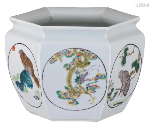 A Chinese famille verte hexagonal jar, 19thC, H 17,5 -