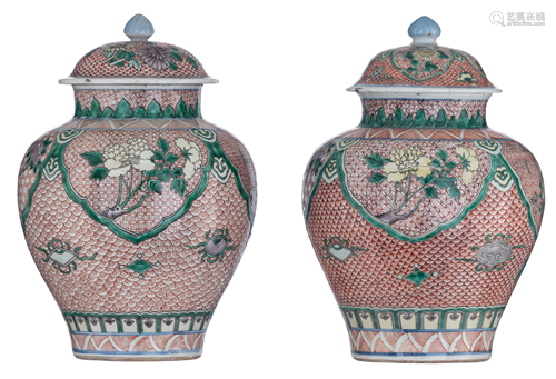 Two Chinese famille verte covered vases, H 34 - 35,5 cm