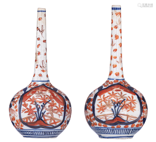 Two Japanese Imari water sprinklers, 19thC, H 15,5 cm