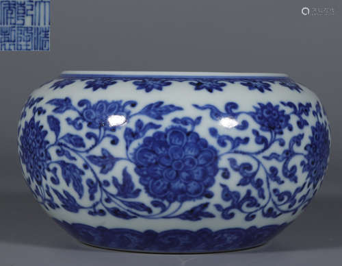 QIANLONG MARK BLUE&WHITE LOTUS PATTERN BRUSH WASHER