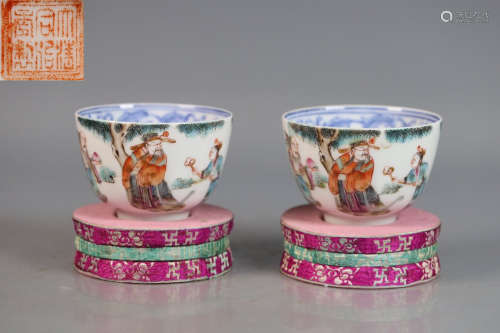 PAIR OF FAMILLE ROSE FIGURE PATTERN CUPS