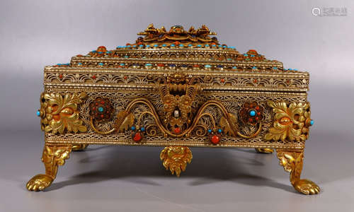 GILT SILVER FILIGREE BOX WITH GEM