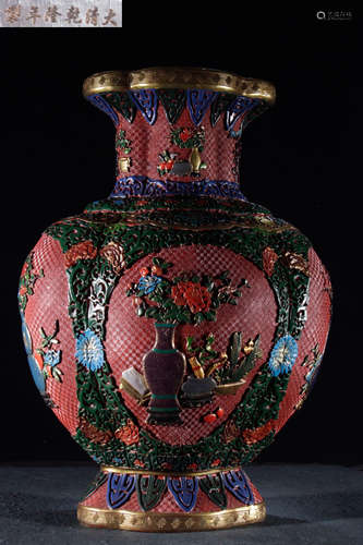 QIANLONG MARK RED LACQUER BOGU PATTERN VASE