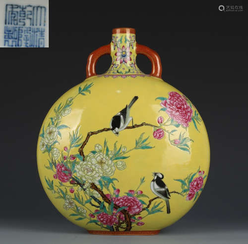 QIANLONG MARK YELLOW FAMILLE ROSE VASE