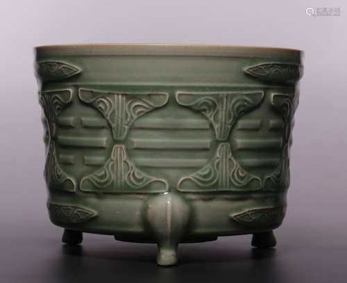 LONGQUAN YAO GLAZE CASTED TRIPOD CENSER