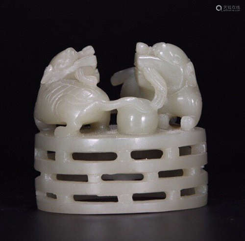 HETIAN JADE LION SHAPE PENDANT