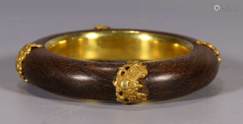 CHENXIANG WOOD WITH GOLD BANGLE