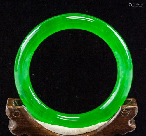 Chinese Green Jadeite Carved Bangle