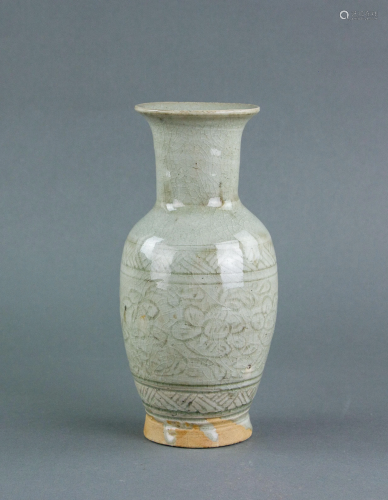 Chinese Celadon Crackle Glaze Porcelain Vase