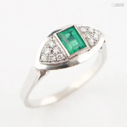 18kt White Gold Emerald 1920s Ring