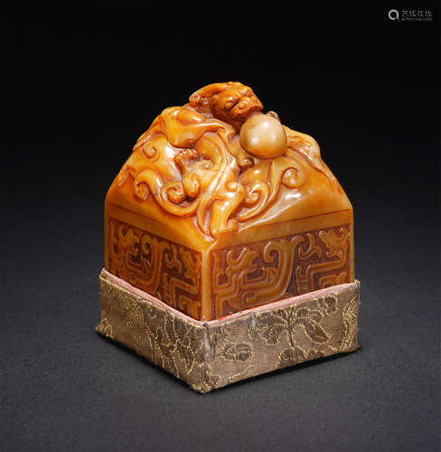 A Carved Tianhuang Chi-long Square Seal