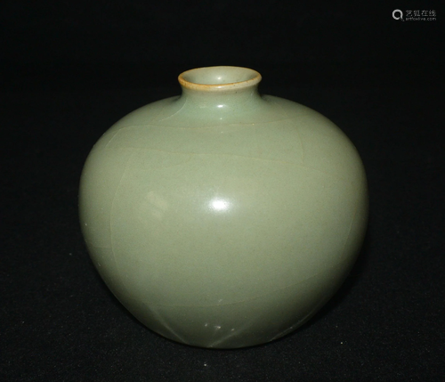 Porcelain, Chinese Qing Kangxi azure glaze apple zun