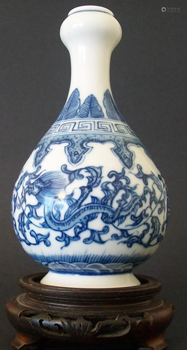 Porcelain, A Finely Chinese Blue and White Vase