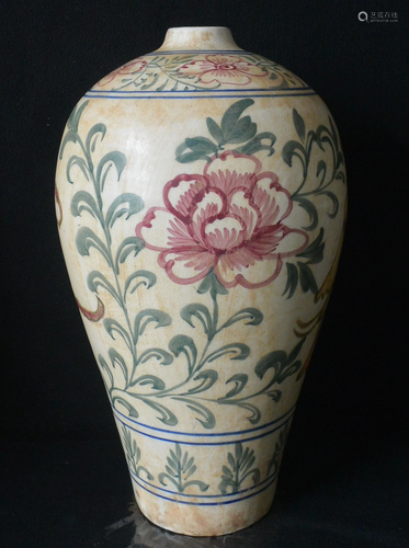 Porcelain, Red and Green Glazed Meiping Plum Vase