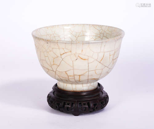 A Ge-ware Crackle Bowl