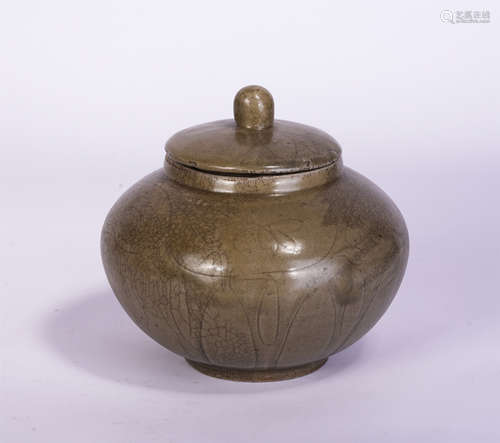 An Incised Yue-ware Jar